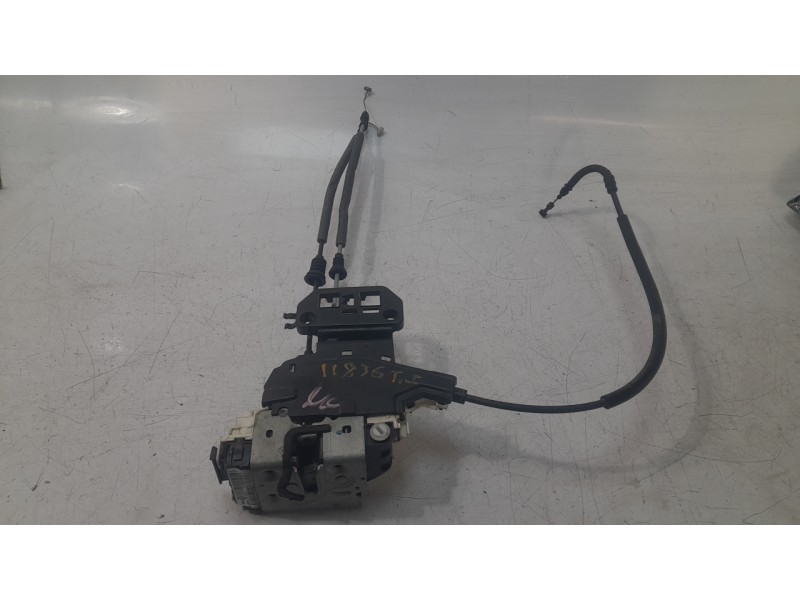 Recambio de cerradura puerta trasera izquierda para jeep cherokee limited 4wd referencia OEM IAM 68466852AA  