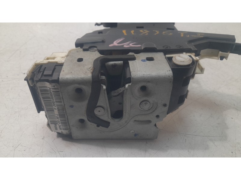 Recambio de cerradura puerta trasera izquierda para jeep cherokee limited 4wd referencia OEM IAM 68466852AA  