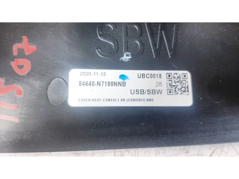 Recambio de moldura para hyundai tucson referencia OEM IAM 84640N7100NNB  