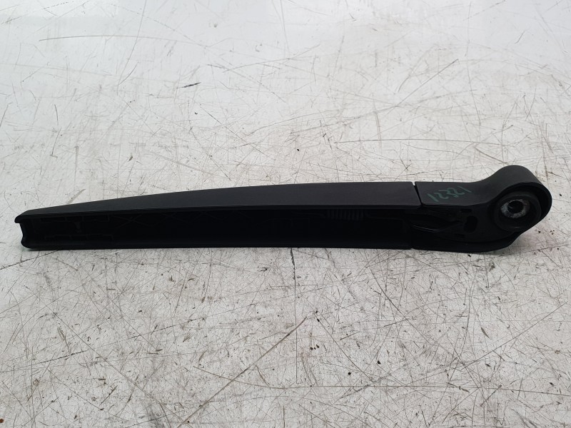 Recambio de brazo limpia trasero para bmw 1 (f40) 118 d referencia OEM IAM 748977606  