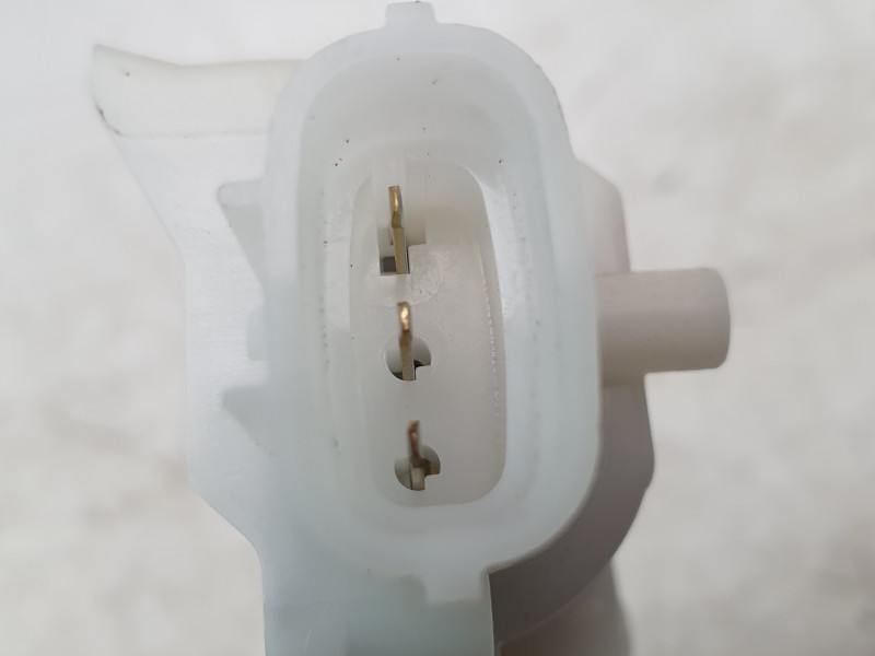 Recambio de cerradura maletero / porton para toyota c-hr hybrid active referencia OEM IAM 6935042090  