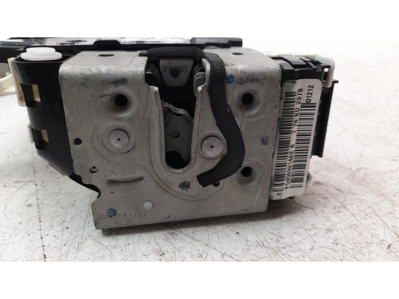 Recambio de cerradura puerta trasera derecha para jeep compass ii 1.6 m-jet cat referencia OEM IAM P04589914AE  