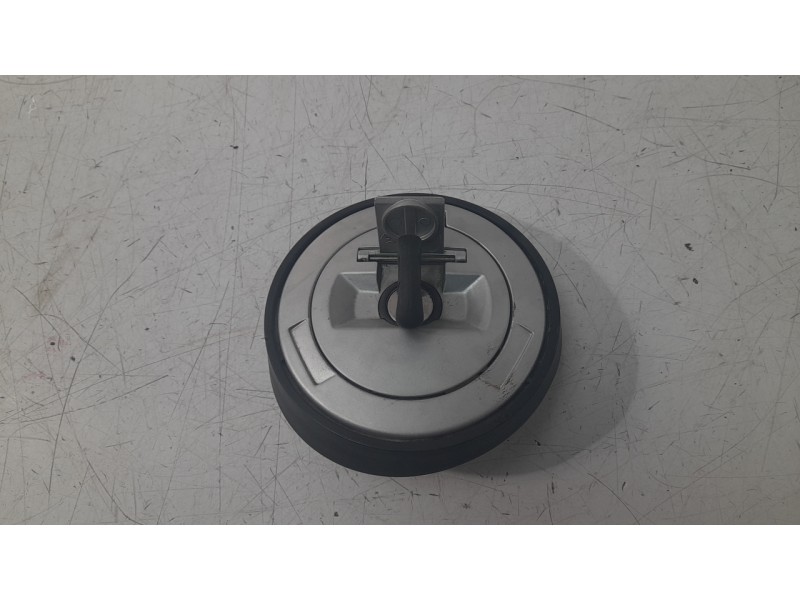 Recambio de tapa exterior combustible para bmw f ( - 800cc) f 800 gs triple black (k72) referencia OEM IAM 16117691502  