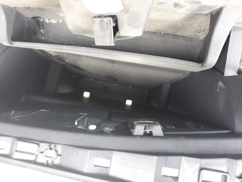 Recambio de guantera para renault megane iii berlina 5 p dynamique referencia OEM IAM 681080020R  