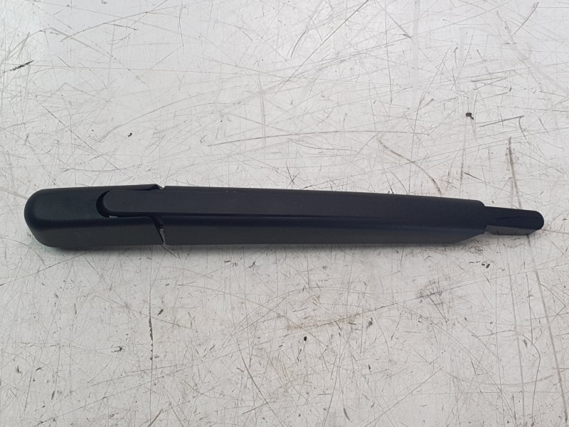 Recambio de brazo limpia trasero para hyundai bayon 1.2 mpi 79 cv maxx (2024) referencia OEM IAM 98815C8000  