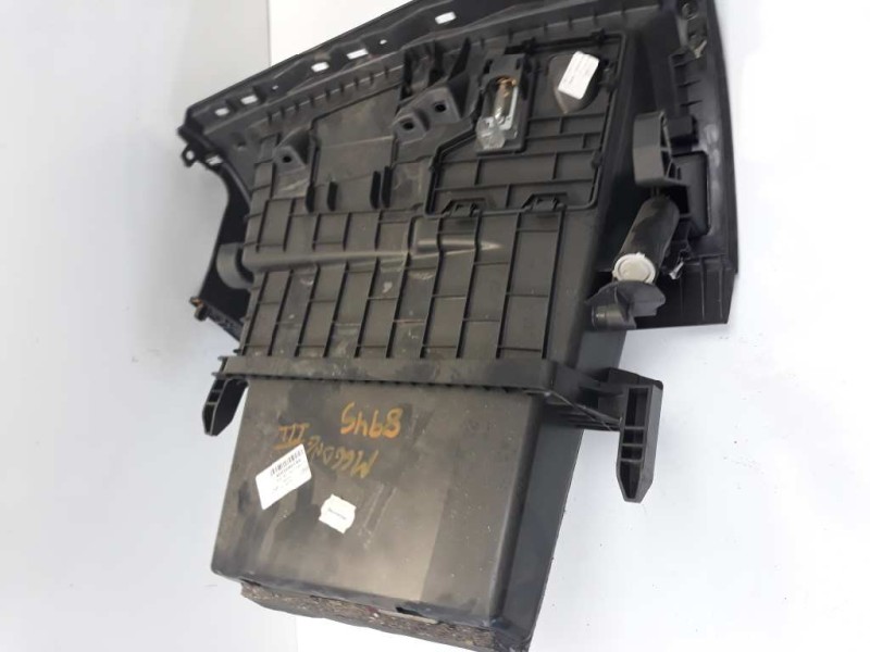 Recambio de guantera para renault megane iii berlina 5 p dynamique referencia OEM IAM 681080020R  