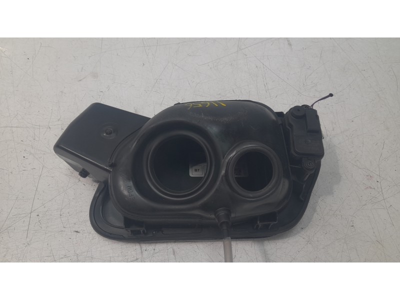 Recambio de tapa exterior combustible para volkswagen touran (5t1) 2.0 tdi referencia OEM IAM 5TA809857E  