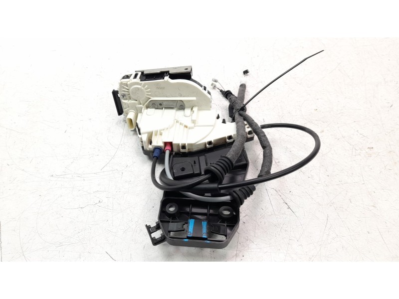 Recambio de cerradura puerta trasera izquierda para jeep compass ii 1.6 m-jet cat referencia OEM IAM P04589915AE  