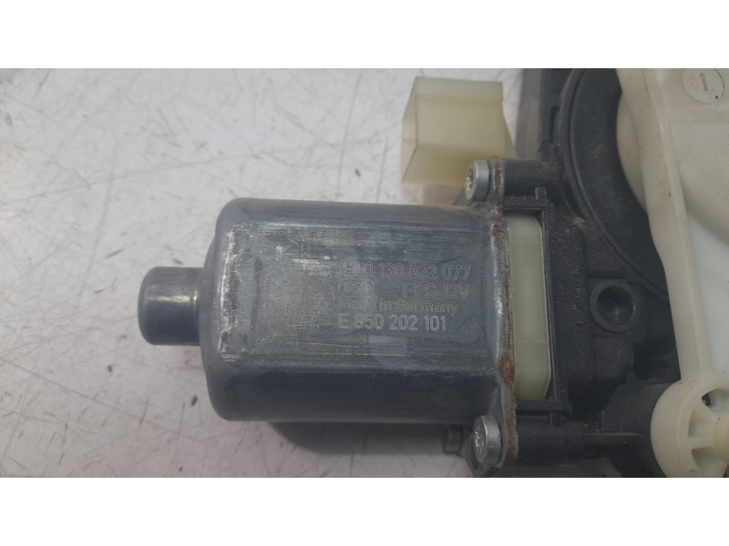 Recambio de elevalunas delantero derecho para volkswagen touran (5t1) 2.0 tdi referencia OEM IAM 5TA837462A  