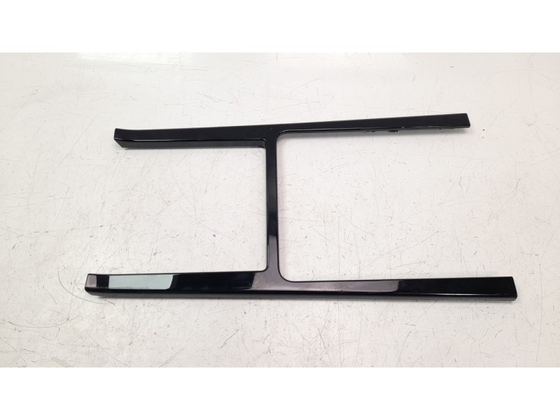 Recambio de moldura para land rover range rover evoque referencia OEM IAM K8D2044E05A  