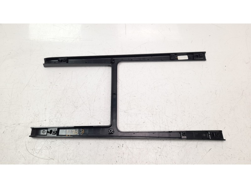 Recambio de moldura para land rover range rover evoque referencia OEM IAM K8D2044E05A  