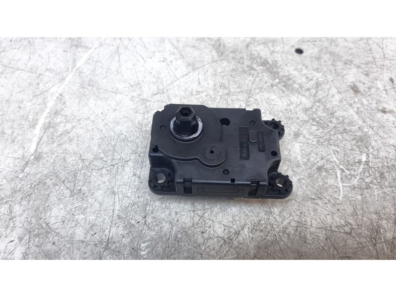 Recambio de motor apertura trampilla para renault captur limited referencia OEM IAM A21201700  