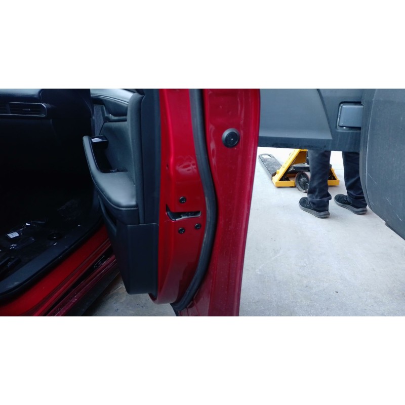 Recambio de cerradura puerta delantera derecha para mazda 3 sedán 2.5 e-skyactiv-g referencia OEM IAM   