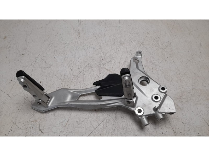 Recambio de estribo lateral para bmw f (801cc - ) f 900 r (4r90) referencia OEM IAM 46713404012 46718404012 