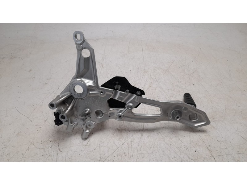 Recambio de estribo lateral para bmw f (801cc - ) f 900 r (4r90) referencia OEM IAM 46713404012 46718404012 