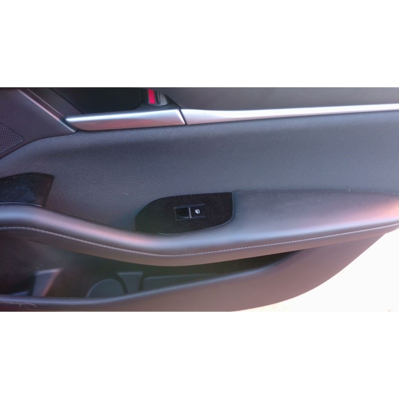 Recambio de mando elevalunas delantero derecho para mazda 3 sedán 2.5 e-skyactiv-g referencia OEM IAM   