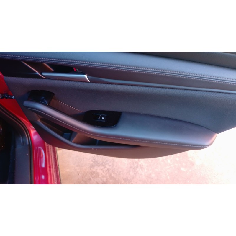 Recambio de mando elevalunas trasero derecho para mazda 3 sedán 2.5 e-skyactiv-g referencia OEM IAM   