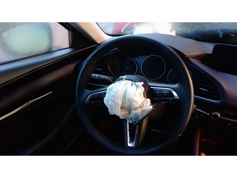 Recambio de volante para mazda 3 sedán 2.5 e-skyactiv-g referencia OEM IAM   