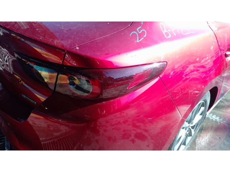 Recambio de piloto trasero derecho para mazda 3 sedán 2.5 e-skyactiv-g referencia OEM IAM   