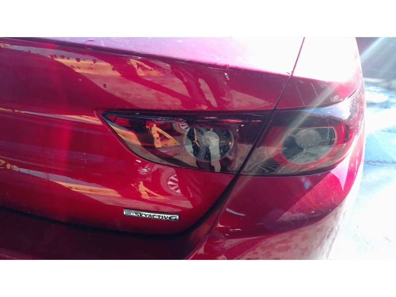 Recambio de piloto trasero derecho interior para mazda 3 sedán 2.5 e-skyactiv-g referencia OEM IAM   