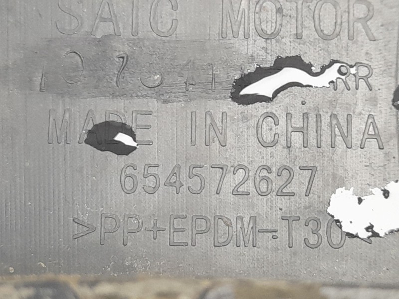 Recambio de aletin trasero derecho para mg zs suv (azs1) 1.5 vti referencia OEM IAM 654572627  