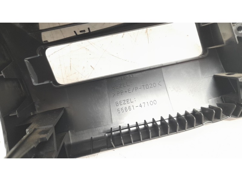 Recambio de aireador derecho para toyota prius+ advance referencia OEM IAM 5566147100  