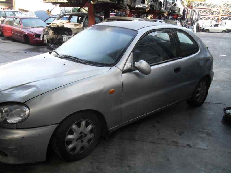 daewoo lanos del año 2000