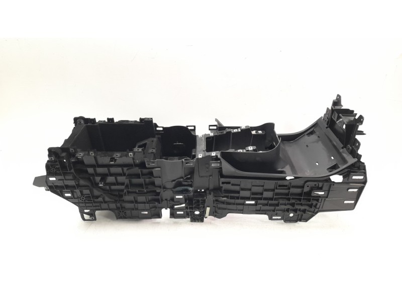 Recambio de moldura para land rover range rover evoque referencia OEM IAM K8D2045C22B  