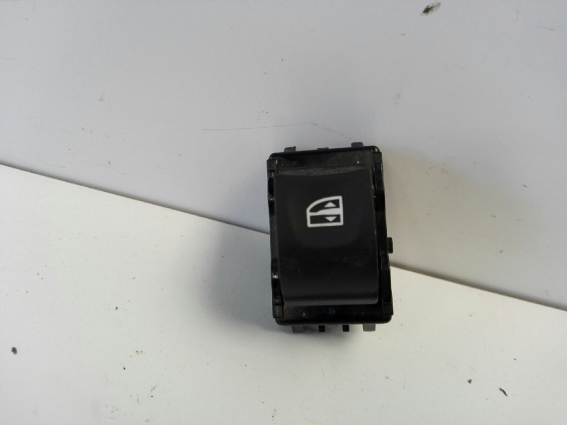 Recambio de mando elevalunas trasero derecho para renault megane iii berlina 5 p dynamique referencia OEM IAM   