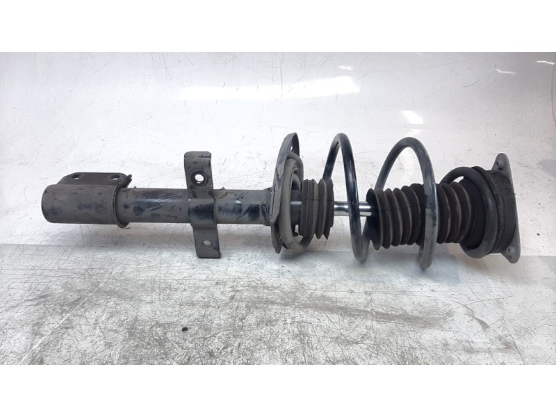 Recambio de amortiguador delantero izquierdo para renault captur limited referencia OEM IAM 543020638R  