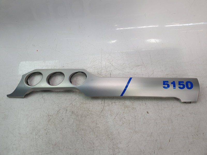 Recambio de moldura para ford mustang gt referencia OEM IAM FR3B63044A92  