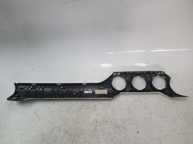 Recambio de moldura para ford mustang gt referencia OEM IAM FR3B63044A92  