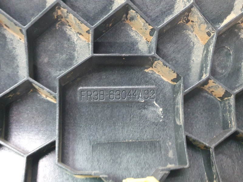 Recambio de moldura para ford mustang gt referencia OEM IAM FR3B63044A92  