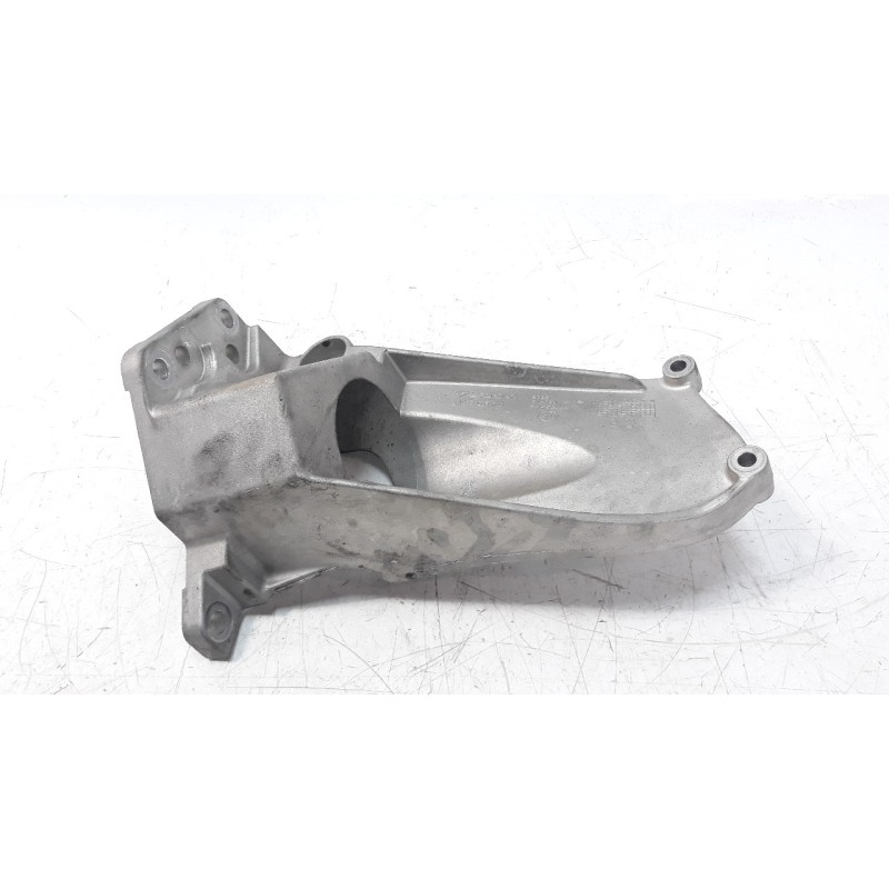 Recambio de soporte motor trasero para volvo v60 kombi 2.0 diesel cat referencia OEM IAM 31370633  
