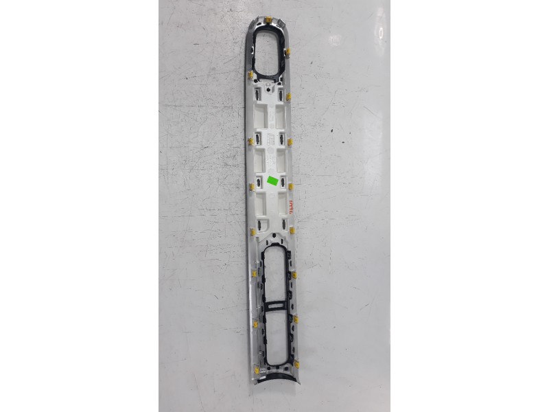 Recambio de moldura para citroen c3 1.5 blue-hdi fap referencia OEM IAM AA38100413  