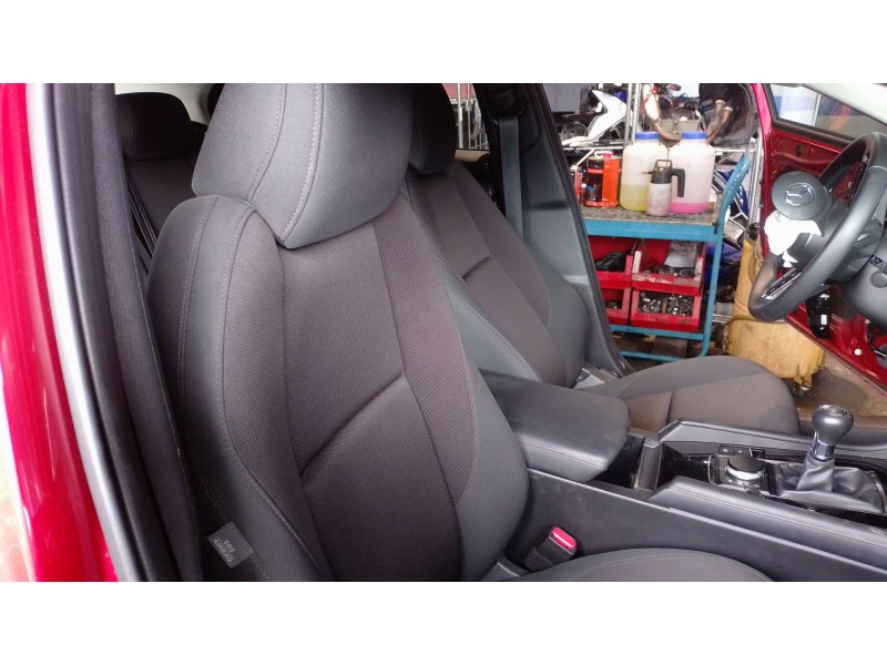 Recambio de juego asientos completo para mazda 3 sedán 2.5 e-skyactiv-g referencia OEM IAM   