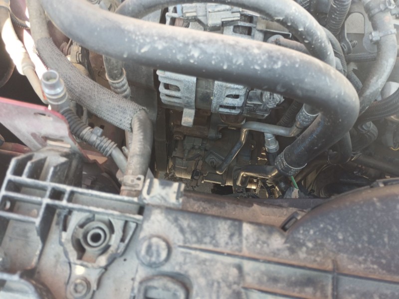 Recambio de compresor aire acondicionado para ford kuga titanium referencia OEM IAM 2673285  CAF910227FV /