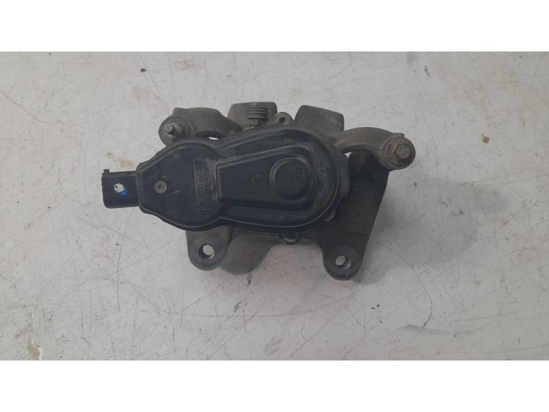 Recambio de pinza de freno trasera derecha para jeep cherokee limited 4wd referencia OEM IAM 68526658AA  