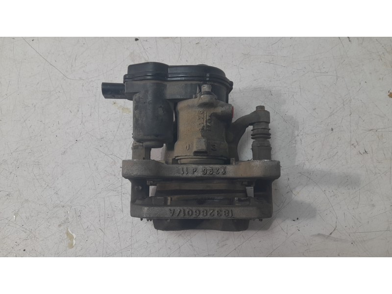 Recambio de pinza de freno trasera derecha para jeep cherokee limited 4wd referencia OEM IAM 68526658AA  