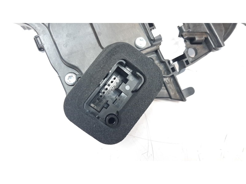 Recambio de cerradura puerta delantera derecha para volkswagen polo 1.0 tsi referencia OEM IAM 10B837016  