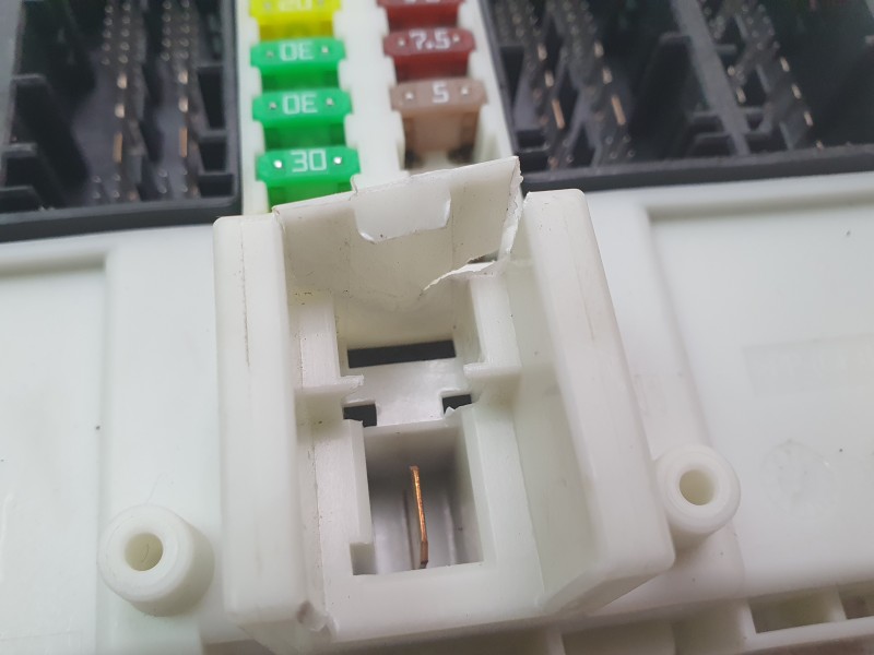 Recambio de caja reles / fusibles para bmw x2 (f39) sdrive18d referencia OEM IAM 871595801  