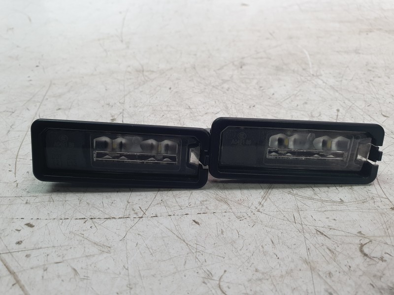 Recambio de piloto matricula para volkswagen polo edition referencia OEM IAM 1K8943021D  