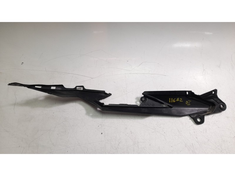 Recambio de moldura para honda cb 750 hornet referencia OEM IAM 77281MLBD00 77281MLBD00 