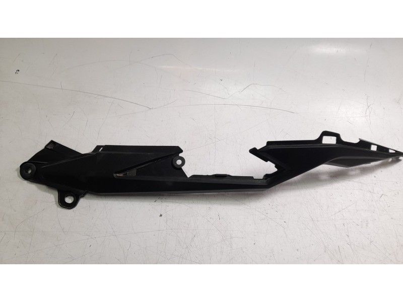 Recambio de moldura para honda cb 750 hornet referencia OEM IAM 77281MLBD00 77281MLBD00 