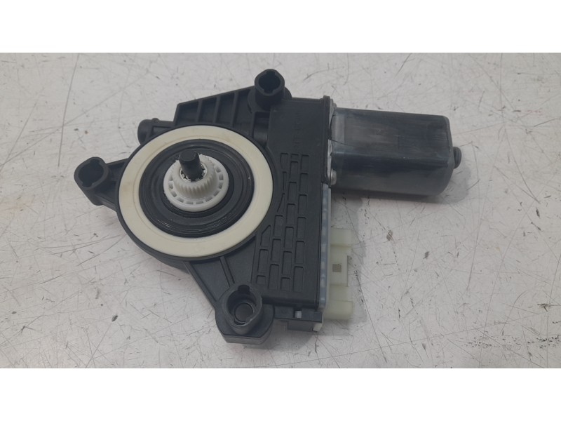 Recambio de motor elevalunas delantero derecho para bmw 1 (f40) 118 d referencia OEM IAM CMOA0760L  