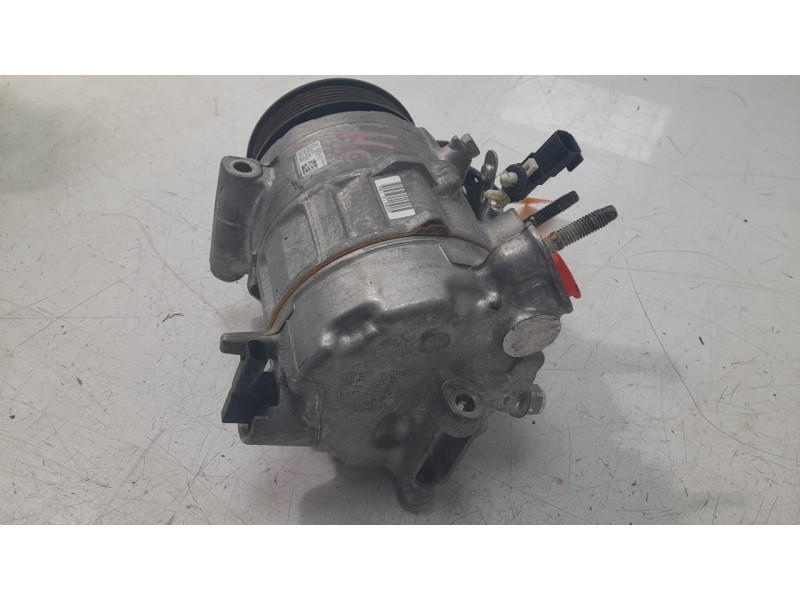 Recambio de compresor aire acondicionado para ford kuga titanium referencia OEM IAM 2673285  CAF910227FV /