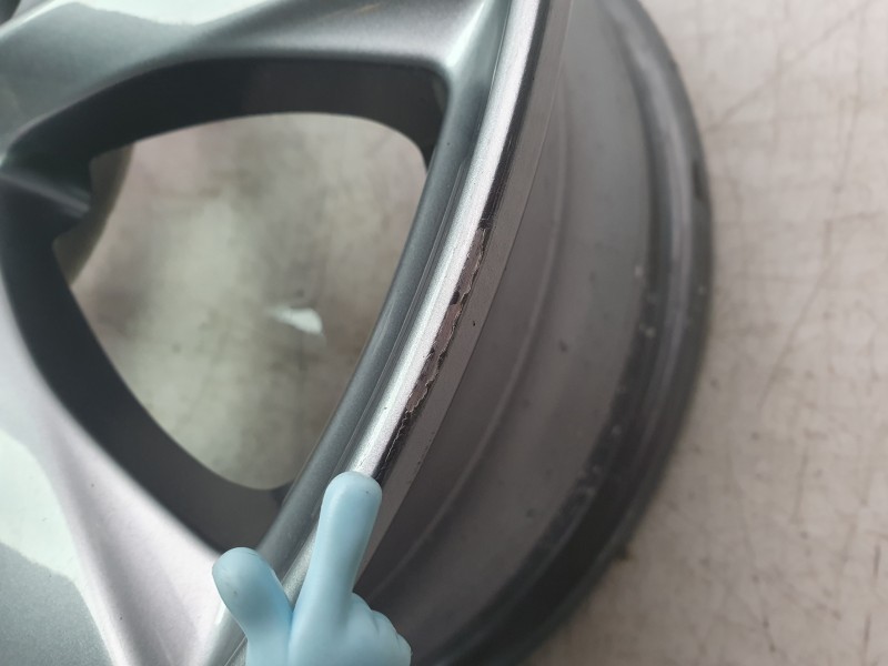 Recambio de llanta para mazda 3 sedán 2.5 e-skyactiv-g referencia OEM IAM 9965J26560  
