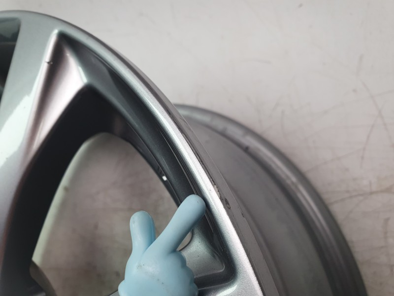 Recambio de llanta para mazda 3 sedán 2.5 e-skyactiv-g referencia OEM IAM 9965J26560  