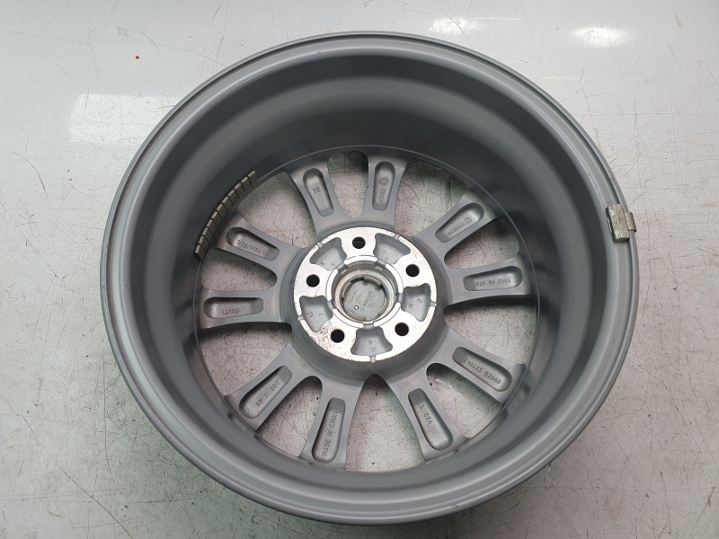 Recambio de llanta para mazda 3 sedán 2.5 e-skyactiv-g referencia OEM IAM 9965J26560  