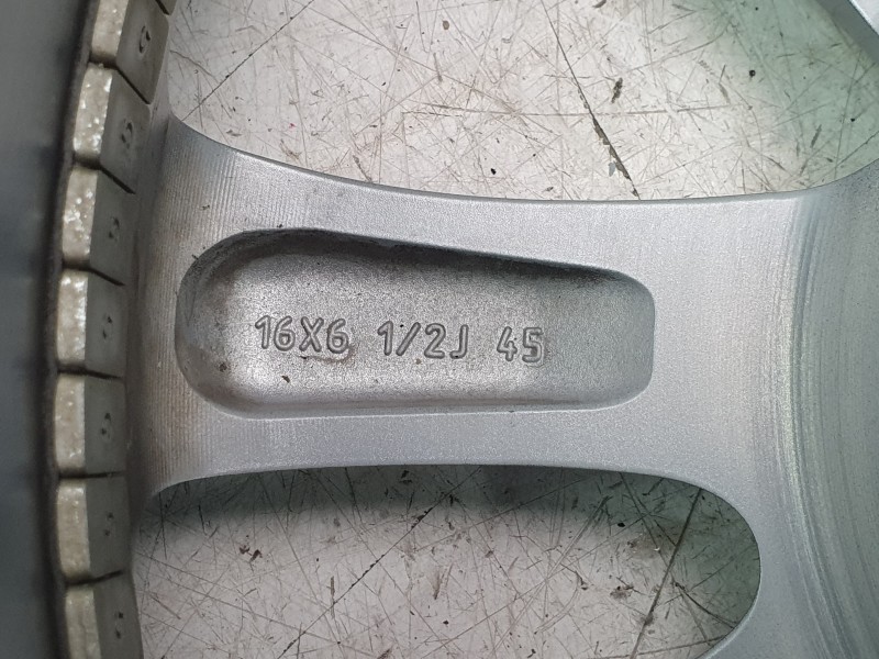 Recambio de llanta para mazda 3 sedán 2.5 e-skyactiv-g referencia OEM IAM 9965J26560  